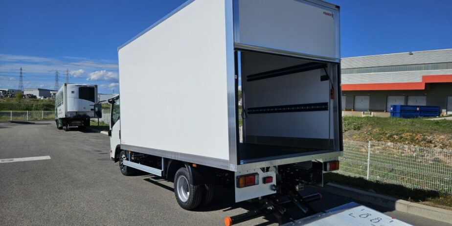 Isuzu MT21T Hayon + Caisse Trouillet 20M3