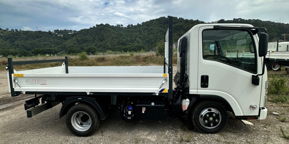 ISUZU M27 Benne
