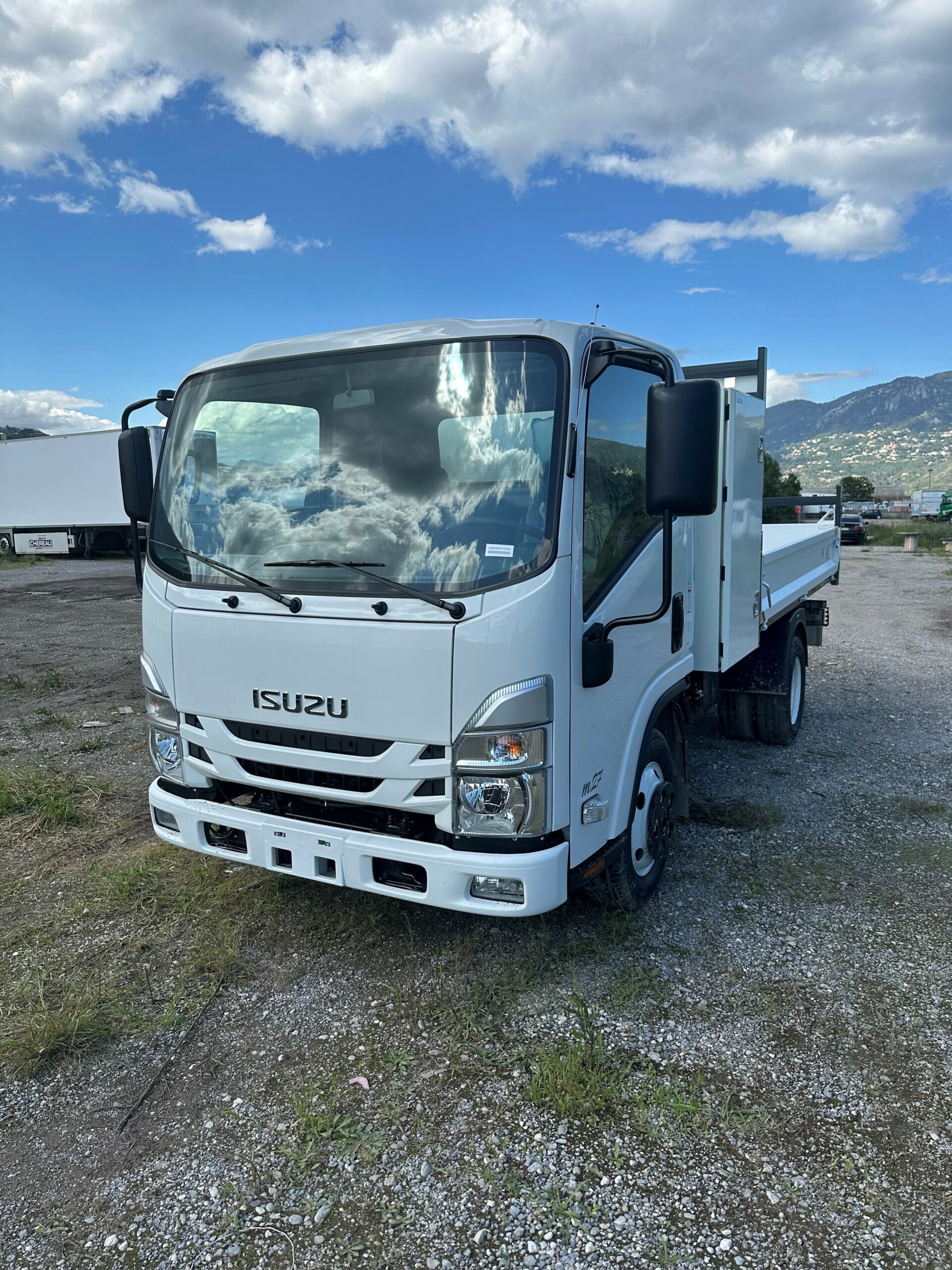 ISUZU M27 Benne Coffre XXL