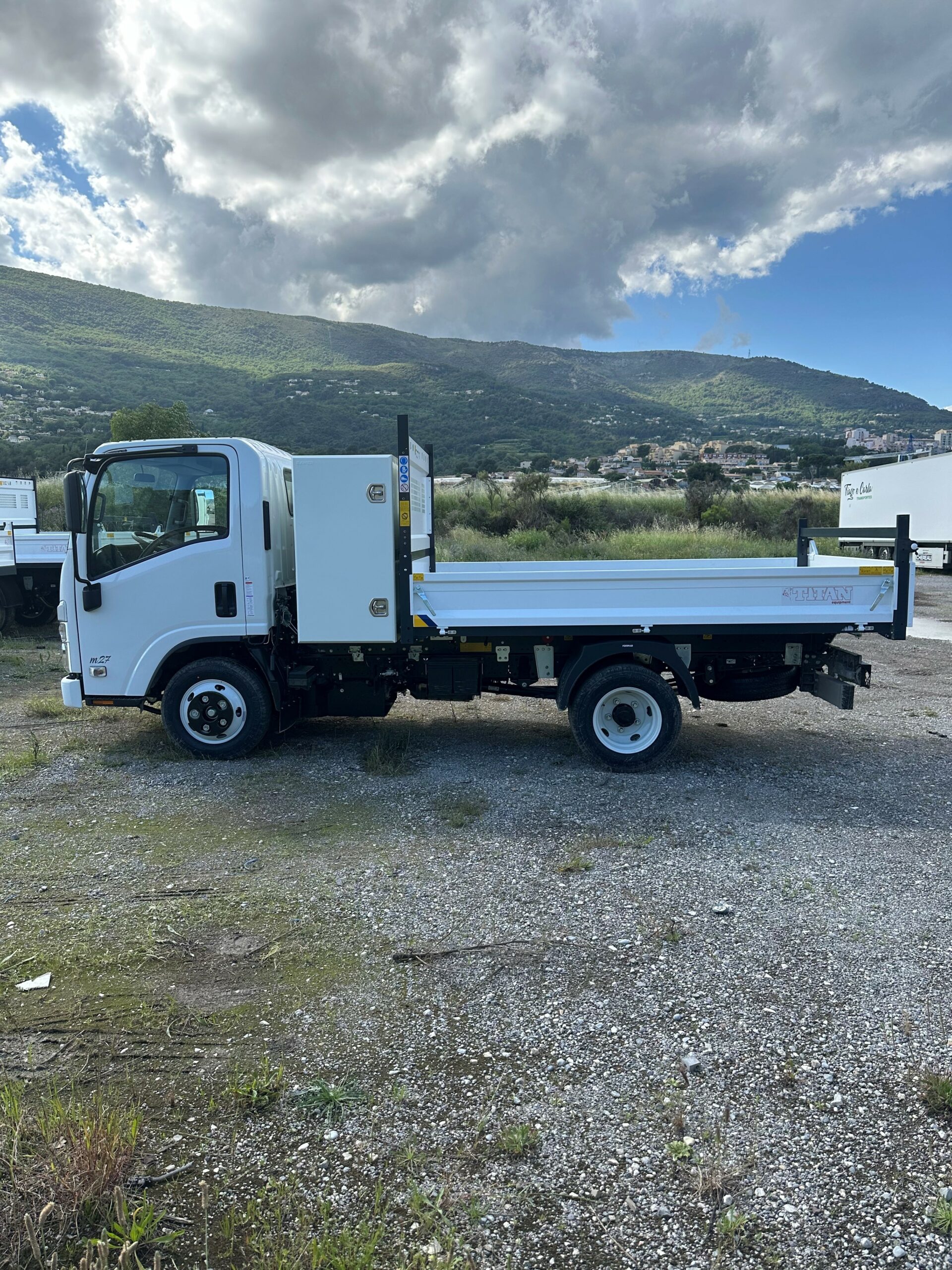 ISUZU M27 Benne Coffre XXL