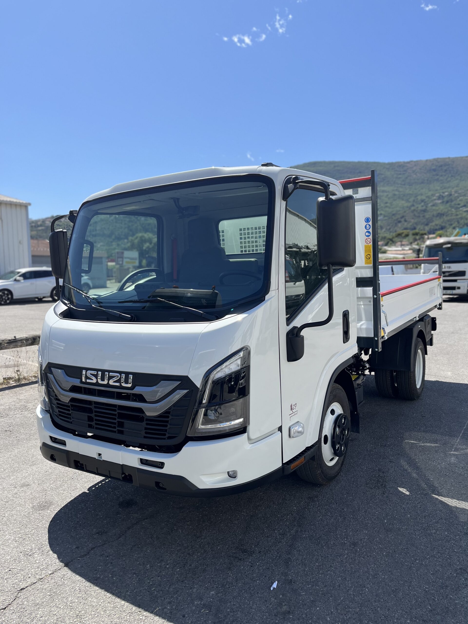 NOUVEAU M27 Génération 2, empattement court avec benne TITAN