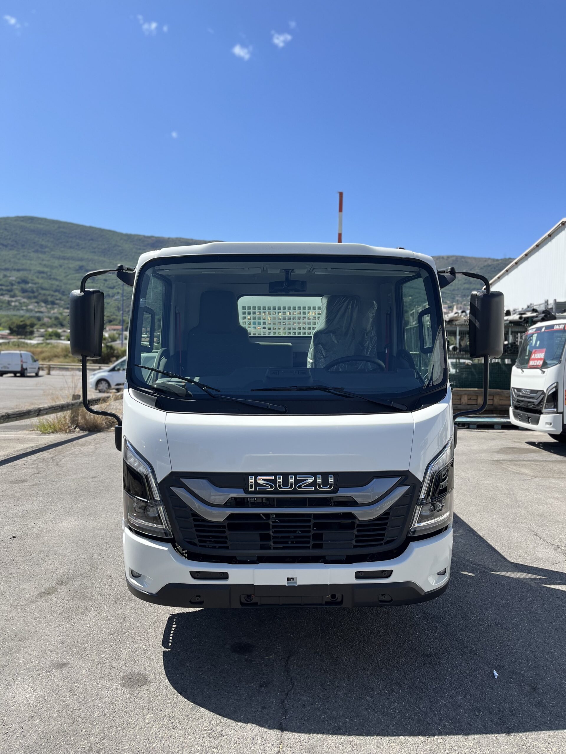 NOUVEAU M27 Génération 2, empattement court avec benne TITAN