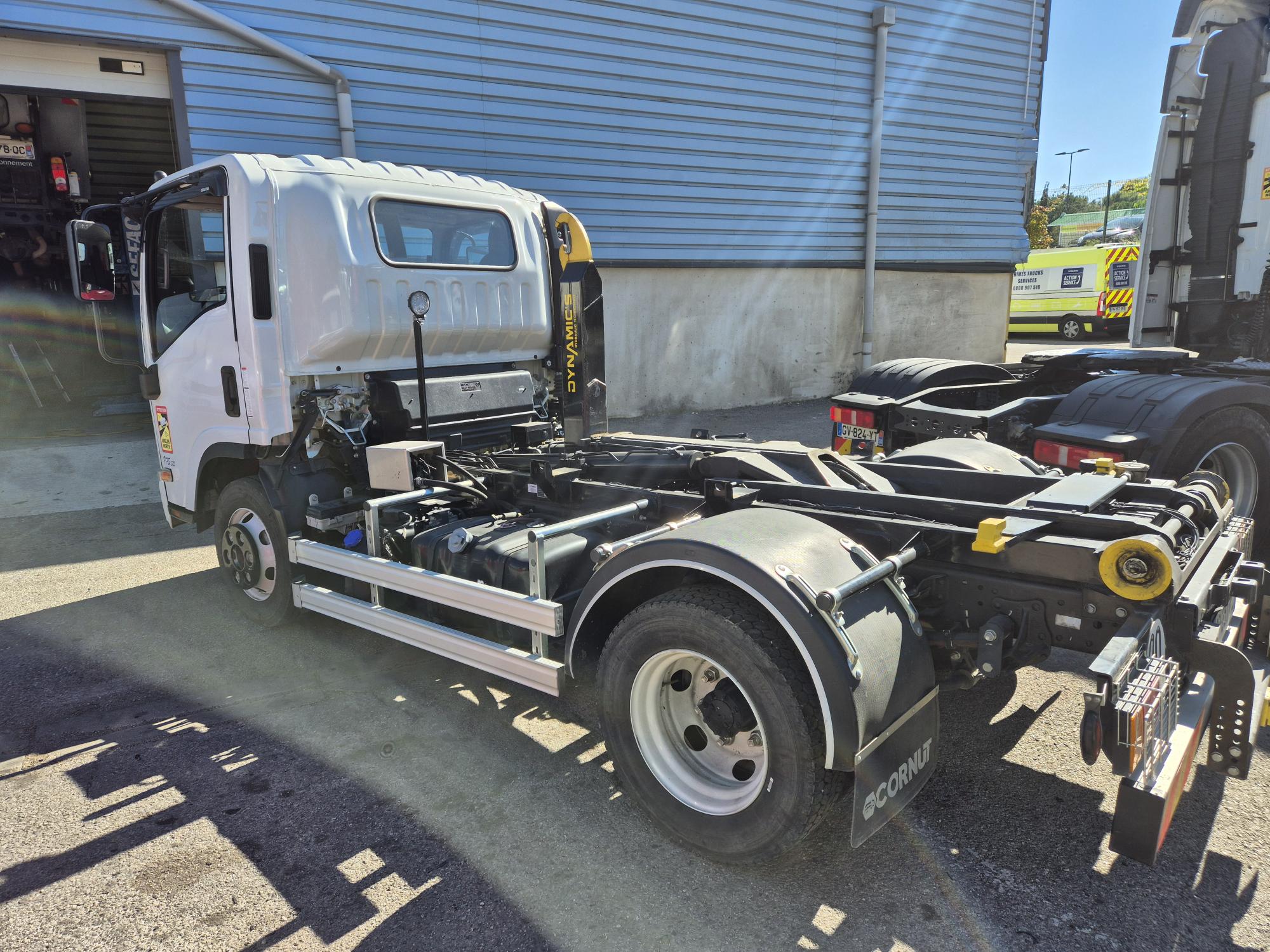 VO ISUZU Polybenne Cornut 4T5 P75 7T5 5L2 190Ch